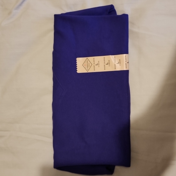 Essential Tee - Picture 3 of 3